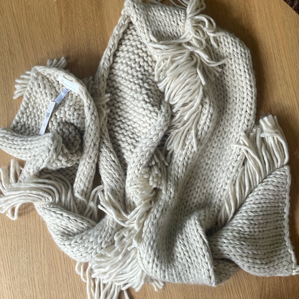 Anthropologie “cozy fringed scarf” in ivory. Elegant and cozy. New with tags.